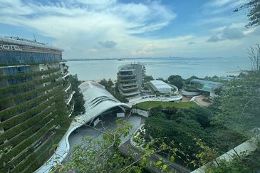 Cerulean Bay @ Forest City