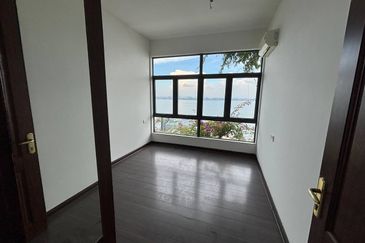 Cerulean Bay @ Forest City