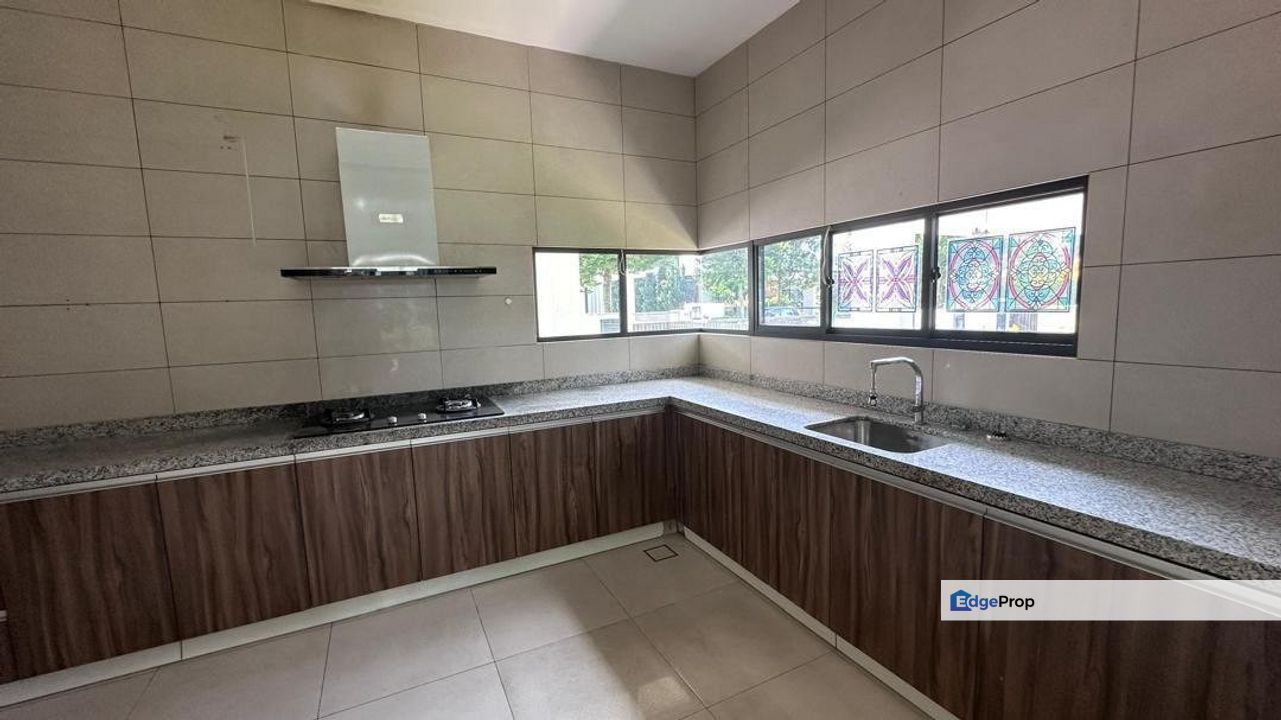 Senibong Grandeur 3 Storey Bungalow For Sale, Johor, Masai