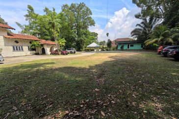 Jalan Straits View 7