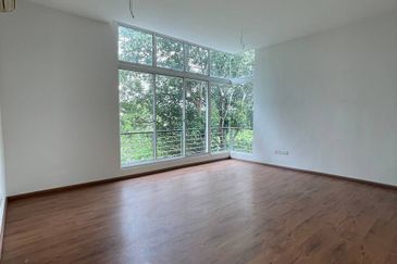 Jalan Straits View 1