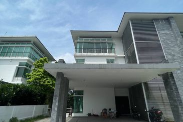 Jalan Straits View 1