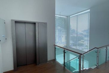 Jalan Straits View 1