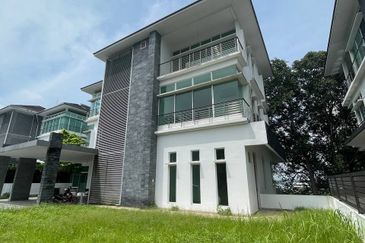 Jalan Straits View 1