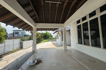 Stulang Laut / Darat