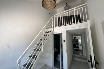 Stulang Laut / Darat