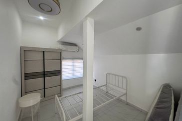 Stulang Laut / Darat