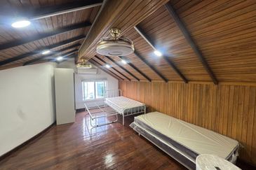 Stulang Laut / Darat