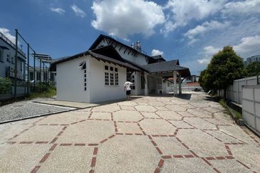 Stulang Laut / Darat