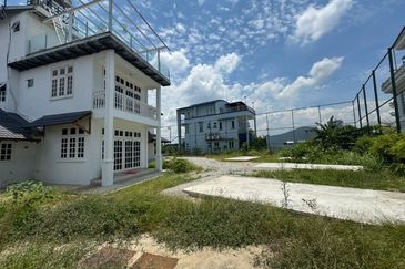 Stulang Laut / Darat