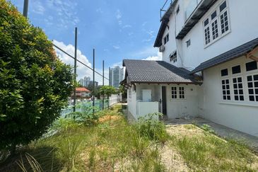 Stulang Laut / Darat