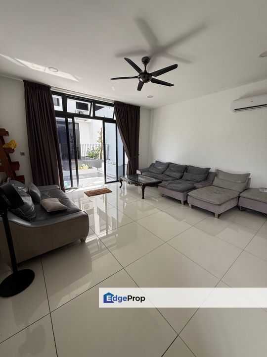 Horizon Hill @ 3 Storey Bungalow with Individual Title For Sale/ Rent, Johor, 