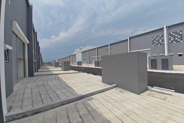 Stellar Park Terrace Factory Beside The Commune Kulai For Sale /For Rent