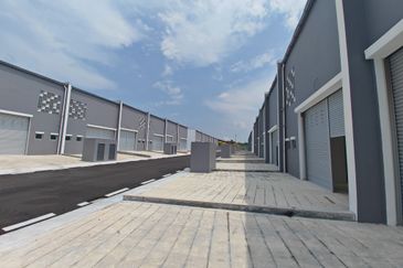Stellar Park Terrace Factory Beside The Commune Kulai For Sale /For Rent
