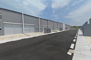 Stellar Park Terrace Factory Beside The Commune Kulai For Sale /For Rent
