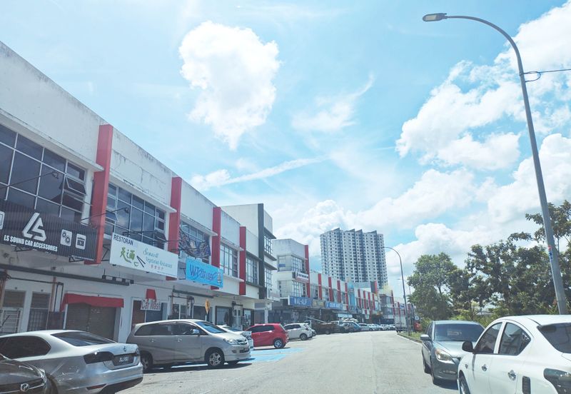 bandar baru uda utama skudai shop for sale , facing road tenanted