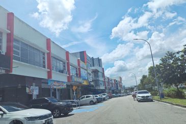 bandar baru uda utama skudai shop for sale , facing road tenanted