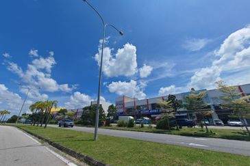 bandar baru uda utama skudai shop for sale , facing road tenanted