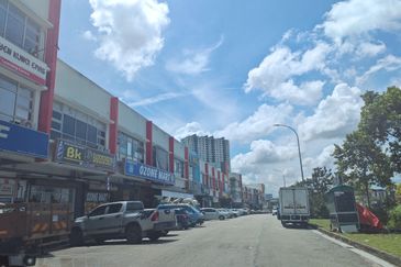 bandar baru uda utama skudai shop for sale , facing road tenanted