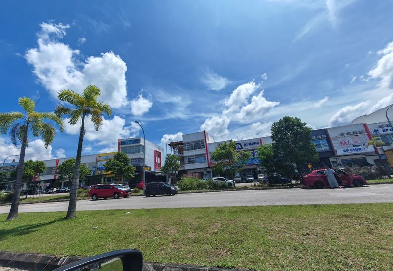 bandar baru uda utama skudai shop for sale , facing road tenanted