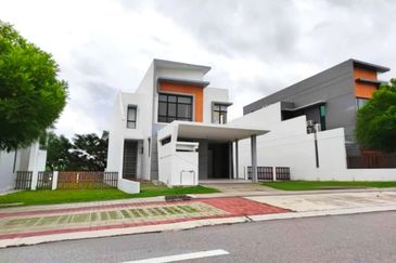 [Full Loan| 52x105] 2 Sty Bungalow Tralas Setia Ecohill Semenyih