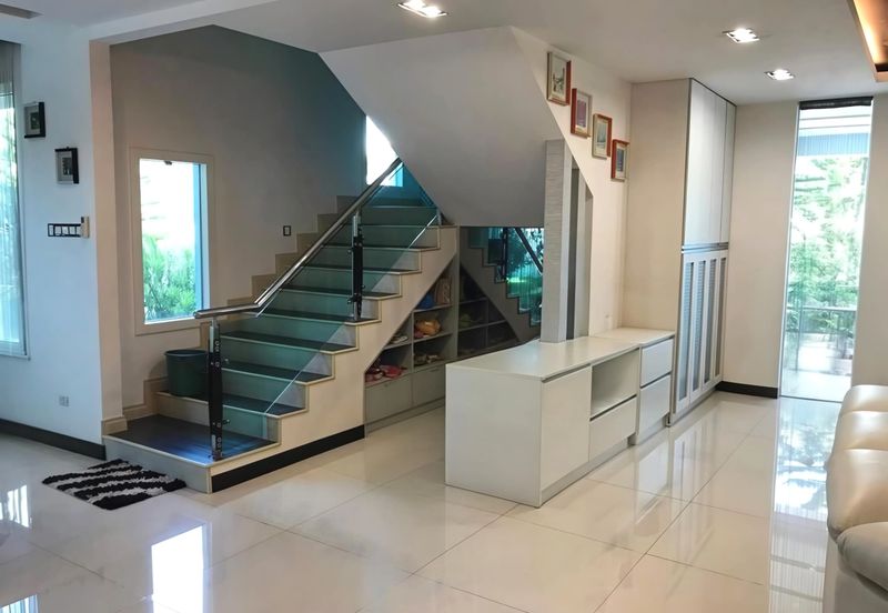 [Full Loan | Fully Renovated ] 2 Storey Bungalow Taman Jelok Impian, Kajang
