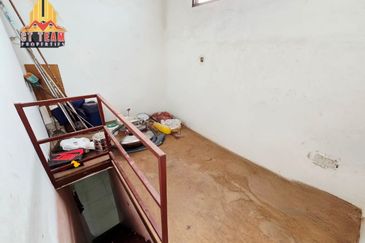 [Full LoanI 22x75I Renovated] Single Storey Taman Restu , Kajang