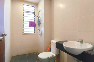 [Facing Open IF. Loan IG&G IReno I22x80] 2 Sty Kajang East, Semenyih