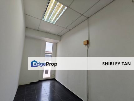1st Floor Air-conditioned Office with Floor Tiles and Partitioned Rooms, Melaka, Melaka Tengah