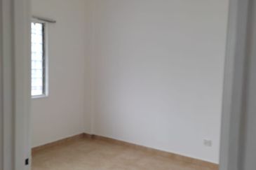 3 Bedrooms Seri Markisa Puchong Basic Unit for Rent