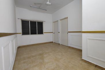 3 Bedrooms Seri Markisa Puchong Basic Unit for Rent