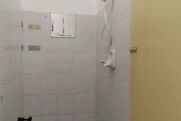 3 Bedrooms Seri Markisa Puchong Basic Unit for Rent