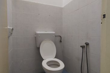 3 Bedrooms Seri Markisa Puchong Basic Unit for Rent