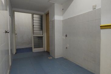 3 Bedrooms Seri Markisa Puchong Basic Unit for Rent