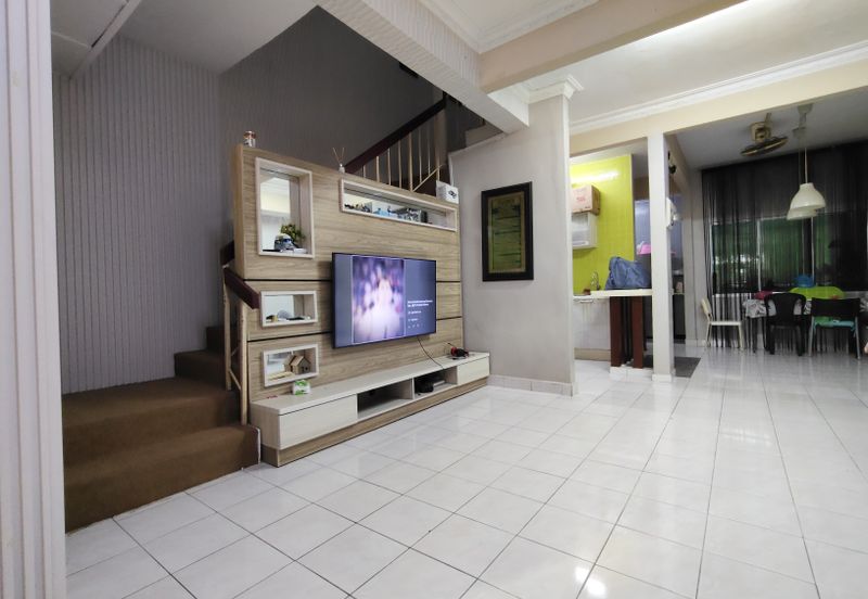 Jalan Puchong Utama 8/5A