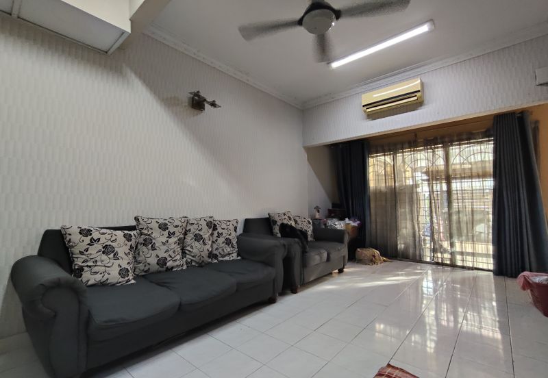 Jalan Puchong Utama 8/5A