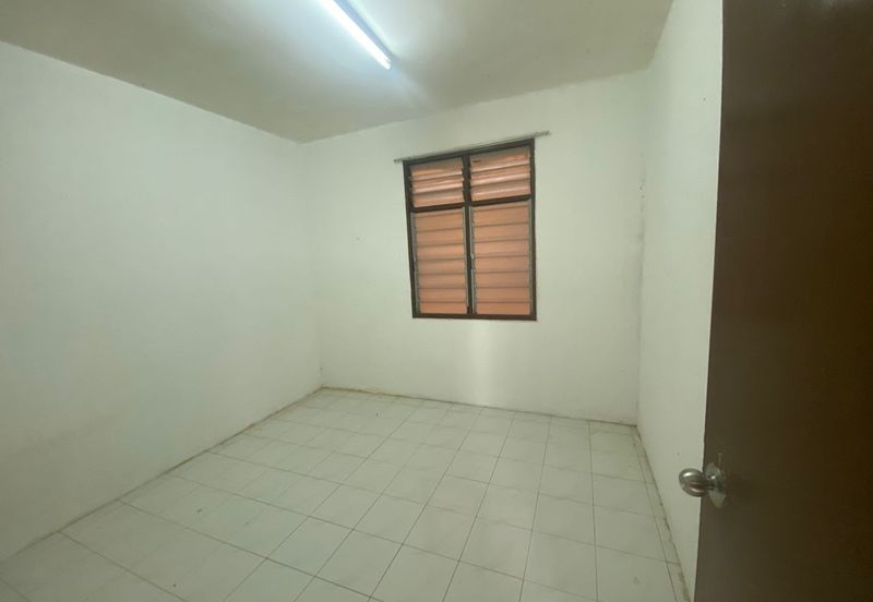 Taman Putri Kulai Flat