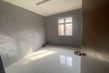 Taman Putri Kulai Flat