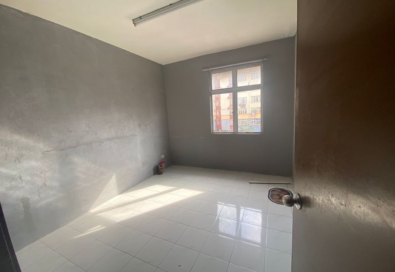 Taman Putri Kulai Flat