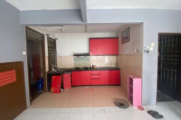 Taman Putri Kulai Flat