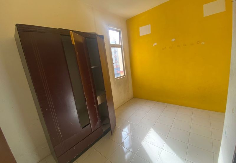 Taman Putri Kulai Flat