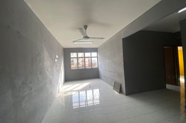 Taman Putri Kulai Flat