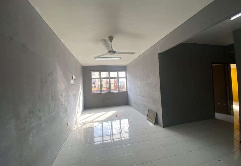 Taman Putri Kulai Flat