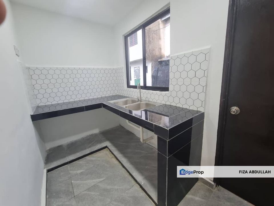 Taman Senai Jaya , Jalan Senai Rumah Teres 2 Tingkat 3 bilik 2 bilik Air Senai Kulai Johor Skudai Johor Bahru Fully Renovated Ada table Top, Johor, Senai