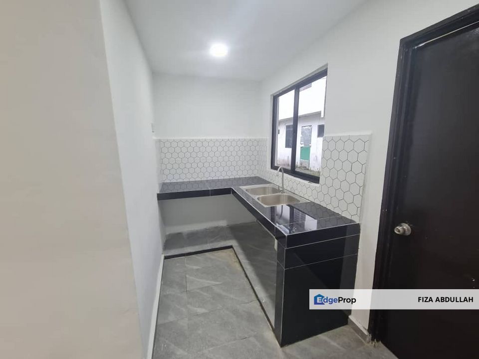 Taman Senai Jaya , Jalan Senai Rumah Teres 2 Tingkat 3 bilik 2 bilik Air Senai Kulai Johor Skudai Johor Bahru Fully Renovated Ada table Top, Johor, Senai