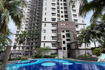 Dwi Mahkota Condominium