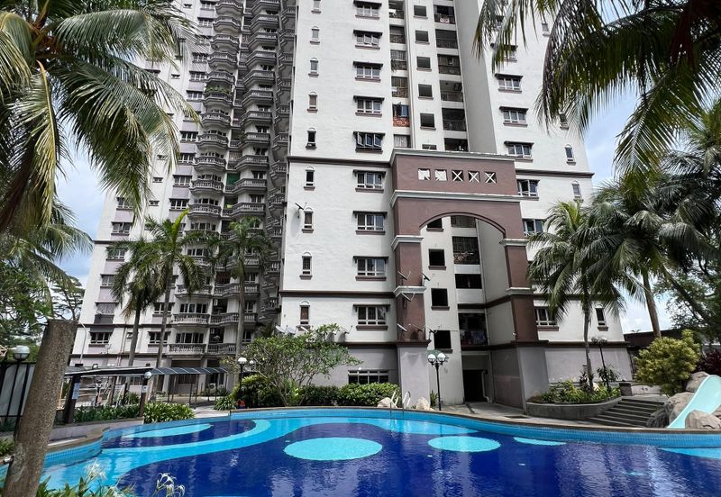 Dwi Mahkota Condominium