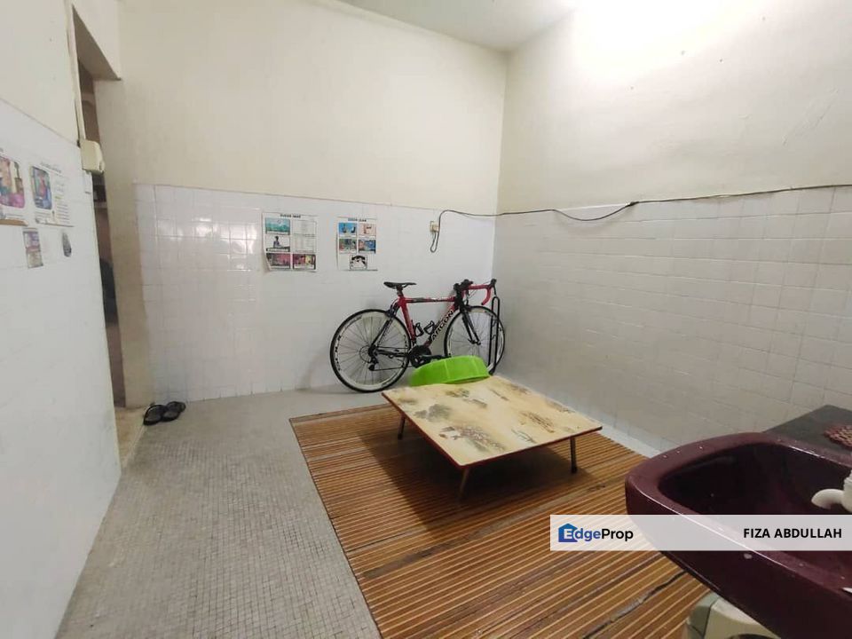 Taman Intan Kluang Jalan Intan Kluang Rumah 2 Tingkat 4 Bilik 3 Bilik Air non Bumi lot Johor freehold kluang Johor, Johor, Kluang