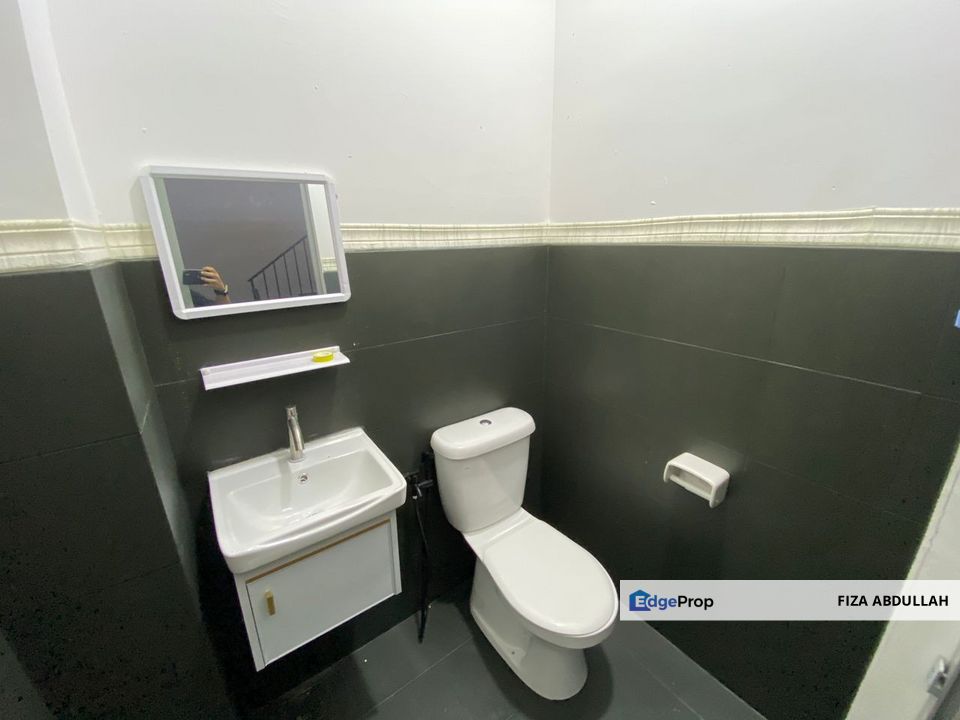 Three Storey Tarrace  Jalan PUlai Mutiara Taman Pulai Mutiara 2 Johor 4B3B Bumi Lota with fully furnished, Johor, Kangkar Pulai