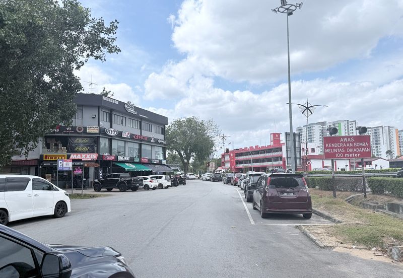 8 unit 3.5 storey freehold town shop lot 1 row mainroad high exposure